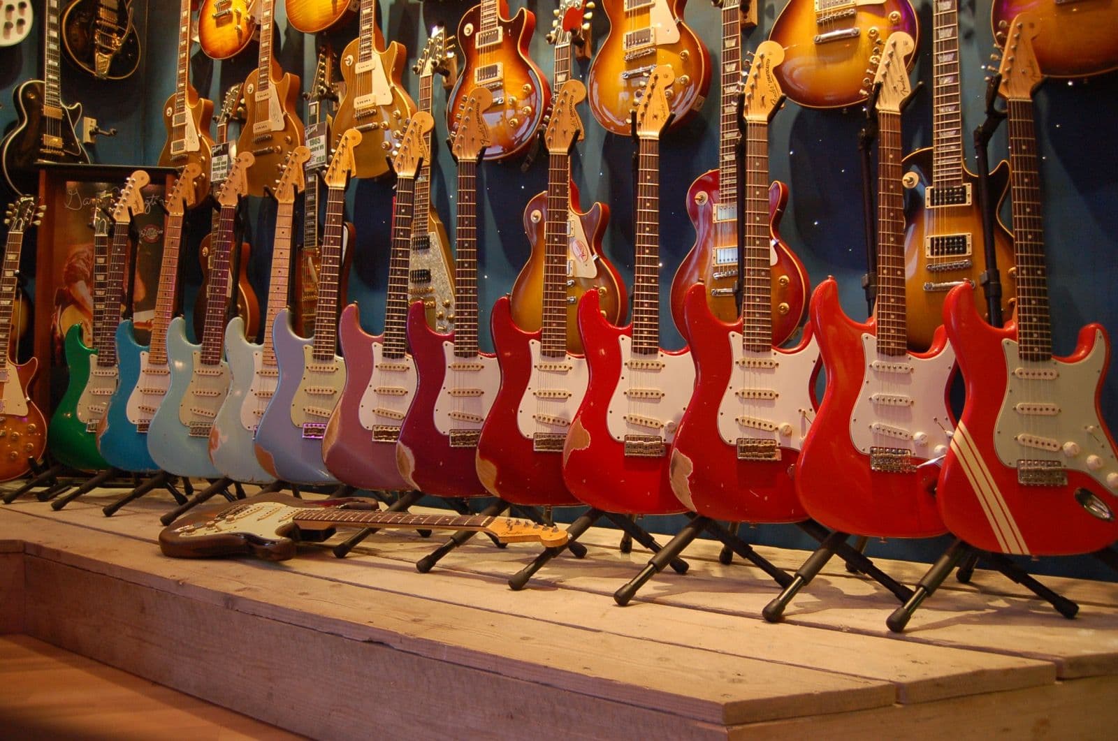 Max Guitar campagnebeeld 3